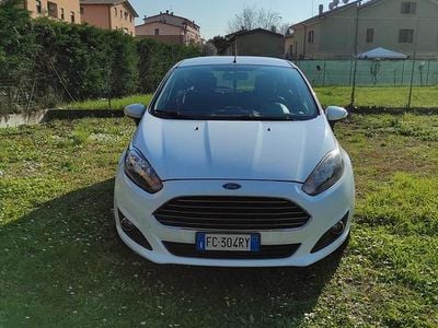 Usata Ford Fiesta 95 CV (69 kW) 2016 Bianco Berlina