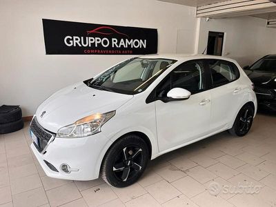 Usata Peugeot 208 Allure 68 CV (50 kW) 2014 Bianco Utilitaria