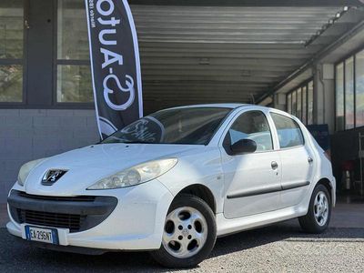 Begagnad Peugeot 206 60 HK (44 kW) 2010 Vit Sedan