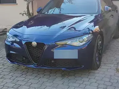 Usata Alfa Romeo Giulia 180 CV (132 kW) 2017 Bluazzurro Berlina