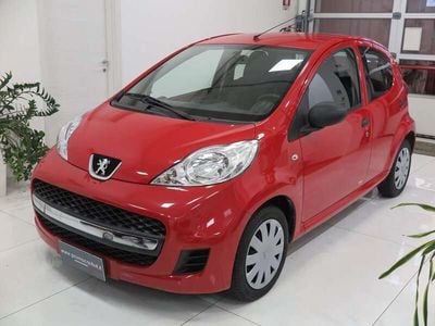 Usata Peugeot 107 Allure 68 CV (50 kW) 2009 Rosso Utilitaria