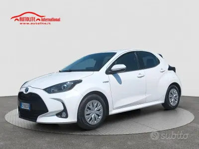Usata Toyota Yaris Hybrid Business Edition 92 CV (67 kW) 2021 Bianco Berlina