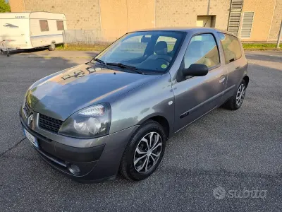 Brugt Renault Clio II Dynamique 75 HK (55 kW) 2003 Grå Sedan