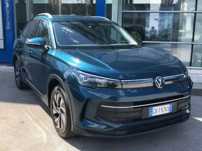 Usata VW Tiguan Life 150 CV (110 kW) 2024 Nightshade blue met. SUV