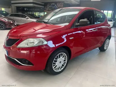 Usata Lancia Ypsilon Silver 69 CV (50 kW) 2016 Rosso Utilitaria