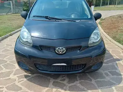 Usata Toyota Aygo Connect Style 68 CV (50 kW) 2011 Nero Utilitaria