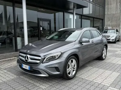 Usata Mercedes GLA220 170 CV (125 kW) 2015 Grigio montagna SUV