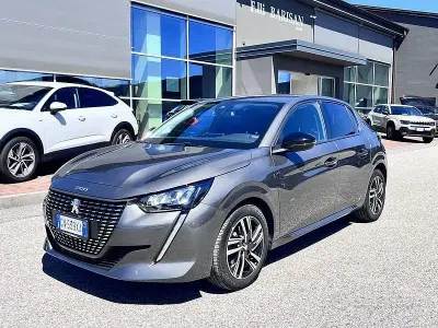 Usata Peugeot 208 Allure 101 CV (74 kW) 2023 Grigio Utilitaria