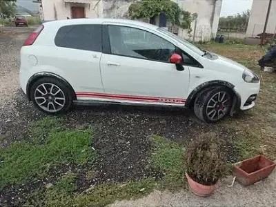 Usata Abarth Grande Punto 155 CV (114 kW) 2009 Bianco Utilitaria