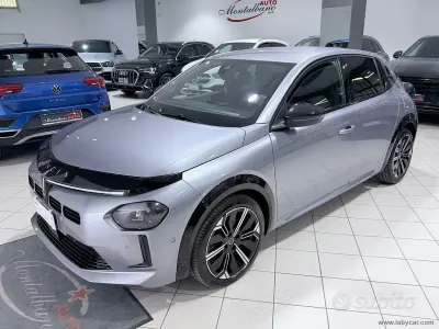 Usata Lancia Ypsilon 101 CV (74 kW) 2025 Grigio Utilitaria