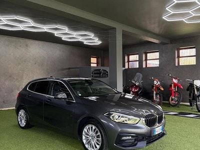 Brugt BMW 118 Sport Line 150 HK (110 kW) 2019 Grå Hatchback