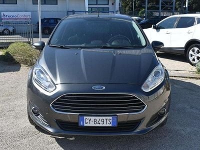 Usata Ford Fiesta 75 CV (55 kW) 2017 Grigio Berlina