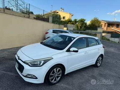 Usata Hyundai i20 Comfort 75 CV (55 kW) 2017 Bianco Berlina