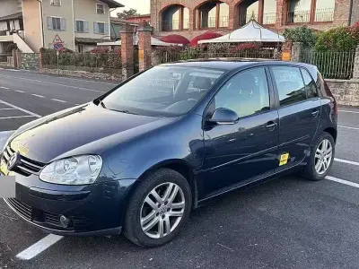 Usata VW Golf V 105 CV (77 kW) 2007 Blu Berlina