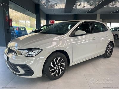 Usata VW Polo Life 95 CV (69 kW) 2023 Bianco Utilitaria