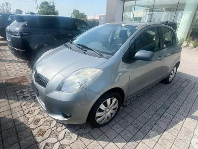 Second-hand Toyota Yaris Sol 69 CP (50 kW) 2007 Gri Hatchback