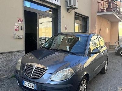 Usata Lancia Ypsilon 80 CV (58 kW) 2004 Grigio Utilitaria