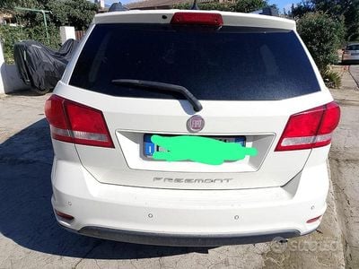 Käytetty Fiat Freemont 140 HP (102 kW) 2014 Valkoinen Katumaasturi