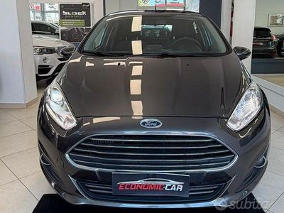 Usata Ford Fiesta Titanium 75 CV (55 kW) 2016 Grigio Utilitaria