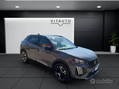 Usata Peugeot 2008 GT 130 CV (95 kW) 2023 Grigio SUV
