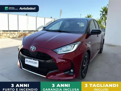 Usata Toyota Yaris Hybrid Style 92 CV (67 kW) 2021 Rosso / apple red Berlina