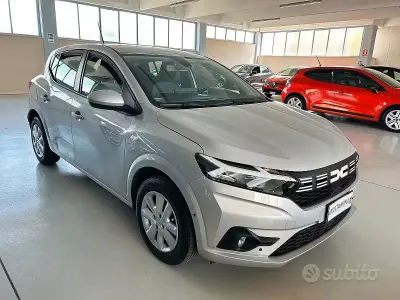 Usata Dacia Sandero Expression 101 CV (74 kW) 2023 Grigio Berlina