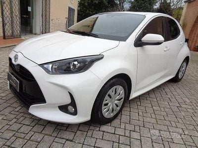 Usata Toyota Yaris Active 72 CV (52 kW) 2023 Bianco Utilitaria