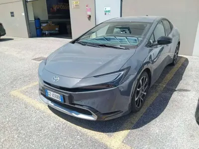 Usata Toyota Prius 151 CV (111 kW) 2025 Grigio Utilitaria