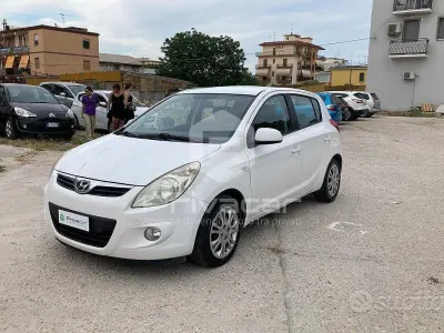 Usata Hyundai i20 Edition 90 CV (66 kW) 2012 Bianco Utilitaria