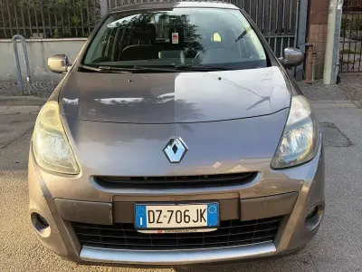 Usata Renault Clio III 75 CV (55 kW) 2009 Marrone Berlina