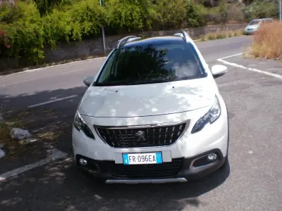 Usata Peugeot 2008 Allure 99 CV (72 kW) 2018 Bianco SUV
