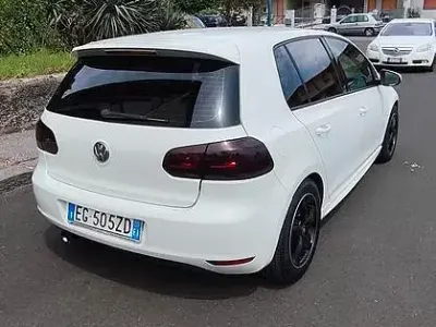 Usata VW Golf VI 105 CV (77 kW) 2011 Bianco Utilitaria