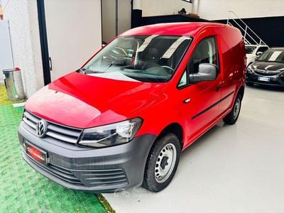 Usata VW Caddy Highline 122 CV (89 kW) 2016 Rosso Monovolume