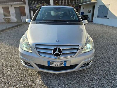 Mercedes B200