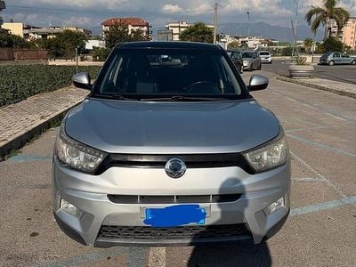 Usata Ssangyong (KGM) Tivoli 128 CV (94 kW) 2015 Grigio SUV