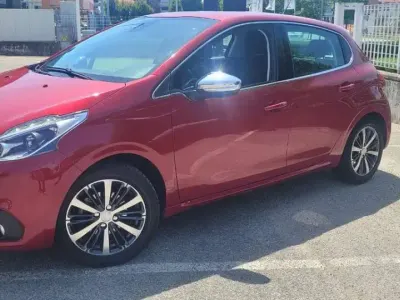 Usata Peugeot 208 Allure 75 CV (55 kW) 2017 Rosso Utilitaria