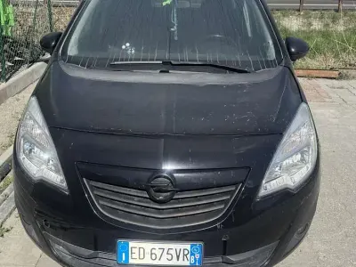 Usado Opel Meriva Selection 110 CV (80 kW) 2011 Negro Monovolumen