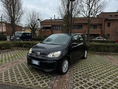 Usata VW up! Move 68 CV (50 kW) 2020 Nero Utilitaria