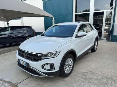 Usata VW T-Roc Life 110 CV (80 kW) 2022 Bianco SUV