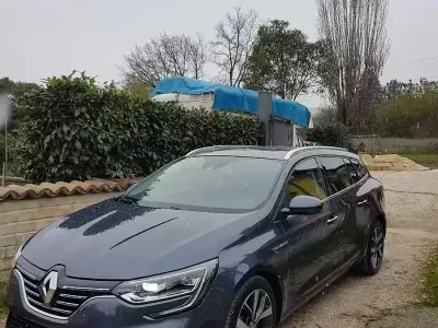 Usata Renault Mégane GrandTour 110 CV (80 kW) 2017 Blu Station wagon