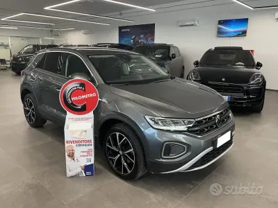 Usata VW T-Roc Life 110 CV (80 kW) 2023 Grigio SUV