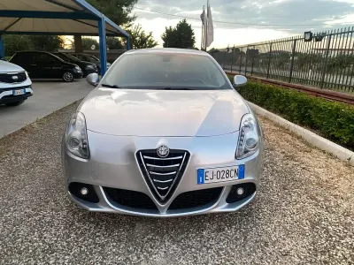 Usata Alfa Romeo Giulietta Progression 140 CV (102 kW) 2011 Argento Utilitaria