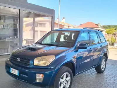 Usata Toyota RAV4 116 CV (85 kW) 2004 Blu SUV