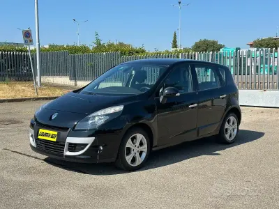 Usata Renault Scénic 110 CV (80 kW) 2011 Nero Monovolume