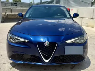 Usata Alfa Romeo Giulia 180 CV (132 kW) 2016 Bluazzurro Berlina