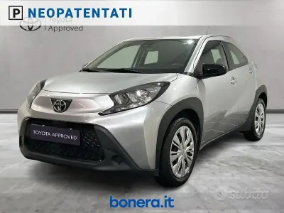 Usata Toyota Aygo X Active 72 CV (52 kW) 2023 Argento SUV
