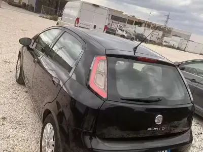Usata Fiat Grande Punto Lounge 65 CV (47 kW) 2015 Nero Utilitaria