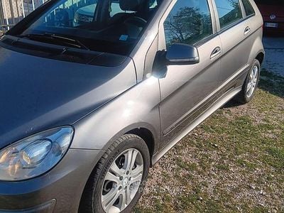 Usata Mercedes B180 109 CV (80 kW) 2011 Gray Monovolume