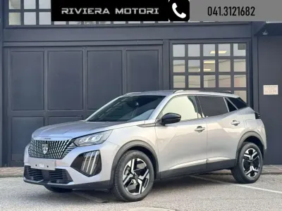 Usata Peugeot 2008 Allure 101 CV (74 kW) 2024 Argento SUV