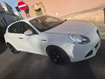 Usata Alfa Romeo Giulietta Distinctive 105 CV (77 kW) 2010 Bianco Utilitaria